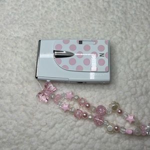 Fujifilm Finepix Z20FD White with Pink Polka Dots